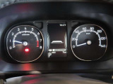 とても見やすいメーターです。夜間時はラグジュアリーな気分にさせてくれる照明が魅力ですので、夜のドライブも楽しみになりますね♪