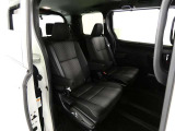 ゆとりある広々とした車内空間は、ドライブを始め買い物やレジャーなど、幅広く活躍します。一人でもみんなとでもお出かけを楽しみましょう!
