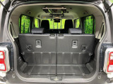 普段のお買い物や通勤、送迎等に十分な荷室スペースを確保しております。セカンドシートを倒すと、大きな荷物の積載も可能です♪