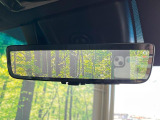 【デジタルインナーミラー】後席の大きな荷物や同乗者で後方が確認しづらい時でも安心!カメラが撮影した車両後方の映像をルームミラー内に表示。クリアな視界で状況の確認が可能です!