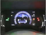 とっても見やすいメーターです。夜間時はラグジュアリーな気分にさせてくれる照明が魅力ですので、夜のドライブも楽しみになりますよ♪