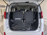 ワゴンならではの広々としたラゲージスペースを備えています。ライフスタイルに合わせていろいろな物を積み込めます!