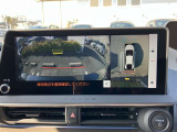 パノラミックビューモニター付きです。車両を上から見たような映像をディスプレイオーディオ画面に表示。運転席からの目視だけでは見にくい、車両周辺の状況をリアルタイムでしっかり確認できます。