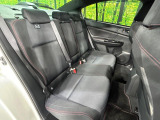 後部座席も気になるようなキズ・汚れやへたり等、大きなダメージはなく、良好な状態です。