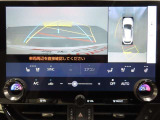 パノラミックビューモニター付きです。車両を上から見たような映像をディスプレイオーディオ画面に表示。運転席からの目視だけでは見にくい、車両周辺の状況をリアルタイムでしっかり確認できます。