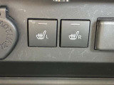 座席のシートを温めるシートヒーター!その温かさは一度経験したら欠かすことができません!エアコンで乾燥しやすい車内も防ぐ事ができます!