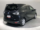 ご納車前にはエンジンオイル・オイルエレメント等を交換して、トヨタディーラーのエンジニアがしっかりと整備をさせていただきます。交換部品などについては、スタッフへお尋ねください。