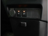 シートヒーター付:寒い日や夏の冷房中の冷えやすい肩・腰・脚部を暖めるシートヒーターが運転席・助手席に装備されています!