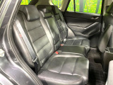 後部座席も気になるようなキズ・汚れやへたり等、大きなダメージはなく、良好な状態です。