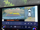 【パノラミックビューモニター】専用のカメラにより、上から見下ろしたような視点で360度クルマの周囲を確認することができます☆死角部分も確認しやすく、狭い場所での切り返しや駐車もスムーズに行えます。