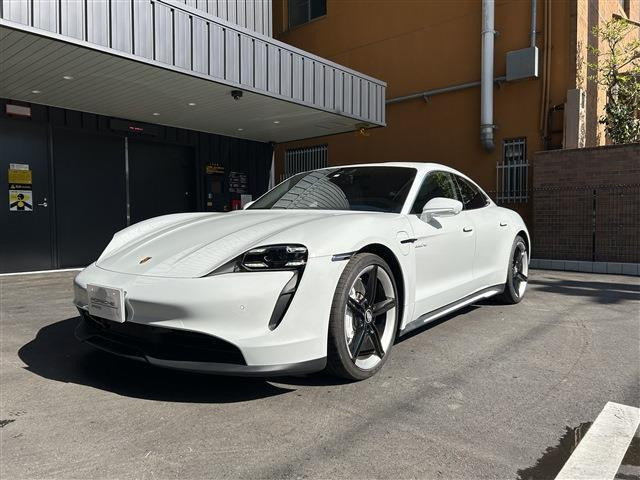 ポルシェ タイカン 