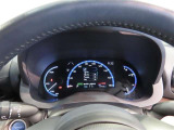 とても見やすいメーターです。夜間時はラグジュアリーな気分にさせてくれる照明が魅力ですので、夜のドライブも楽しみになりますね♪