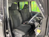 運転席シート廻りは使用感も少なく、良好な状態となっています。丁寧に使われていたことがよくわかりますね。