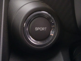 SPORTモードをONにすると、力強く伸びのある走行を可能にします。山間部などの坂道や郊外での走行に適しています。メーターが白色から赤色に変化し、瞬間燃費表示がターボブースト表示に切り換わります。