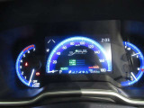 とっても見やすいメーターです。夜間時はラグジュアリーな気分にさせてくれる照明が魅力ですので、夜のドライブも楽しみになりますよ♪