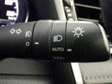 【オートライト】車外の明るさに応じて、自動的にライトの点灯・消灯をしてくれます。