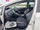 高いホールド性で運転姿勢が安定します。長距離ドライブでも疲れにくいのが魅力です。快適なドライビングライフをお送りください♪
