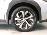 純正のアルミホイール装着車です。タイヤサイズは225/60R18です。