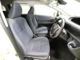 ゆったり室内で運転もしやすいです♪使い勝手の良い配置です。