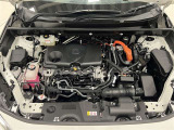 エンジンルーム内も隅々まで掃除がいきわたっています!ハイブリッド部分は初度登録から10年、もしくは3年間の長い方の保証付!ただし累計走行距離数20万キロまでとなります!