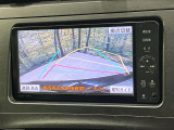 【バックカメラ】駐車時に後方がリアルタイム映像で確認できます。大型商業施設や立体駐車場での駐車時や、夜間のバック時に大活躍!運転スキルに関わらず、今や必須となった装備のひとつです!