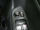 電動格納ミラー! スイッチひとつでミラーを畳めます。