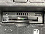 【ETC】有料道路を利用する際に料金所で停止することなく通過できる、ETC車載器(ノンストップ自動料金収受システム機器)が装備されています。セットアップを行うことで利用可能になります。