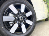 【純正15インチアルミホイール】外観にマッチした純正アルミホイールを装着しております。各種社外アルミホイールや、スタッドレスタイヤも取扱いしております。是非ご相談ください♪