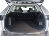 広々としたラゲージスペースを備えています。大きなものや長さのある荷物もしっかりと積み込めます。