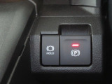 電動パーキングブレーキ&オートブレーキホールド機能付。「HOLD」スイッチを押しシステムONの状態にしておくことで信号待ちでブレーキを踏んで停車時ブレーキペダルから足を離してもブレーキを保持。楽です。