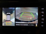 パノラミックビューモニター付きです。車両を上から見たような映像をモニター画面に表示。運転席からの目視では見にくい、車両周辺の状況をリアルタイムでしっかり確認できます。