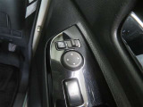 電動格納ミラー! スイッチひとつでミラーを畳めます。