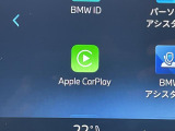 【アップルカープレイ】iPhoneがBMW車両とワイヤレスで接続されます。Apple CarPlayでは、オーディオストリーミングやメッセージングアプリがディスプレイに表示されます。