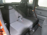 後列シートも足元のスペースに余裕があり、快適にお乗りいただけます♪