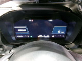 とっても見やすいメーターです。夜間時はラグジュアリーな気分にさせてくれる照明が魅力ですので、夜のドライブも楽しみになりますよ♪