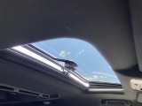 【サンルーフ】解放感溢れるサンルーフ!!車内には爽やかな風や太陽の穏やかな光が差し込みます♪