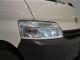 LEDヘッドライトです。デザイン性がよくとても明るいので、夜間の走行や悪天候でも安心です。しかも長寿命!