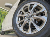 【純正15インチアルミホイール】外観にマッチした純正アルミホイールを装着しております。各種社外アルミホイールや、スタッドレスタイヤも取扱いしております。是非ご相談ください♪