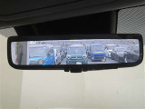 車両後方の視界をクリアに映し出す「デジタルインナーミラー」搭載です。