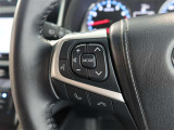 ステアリングスイッチ付き。前方から目を離すことなく操作することが可能です。