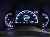 各操作スイッチは使いやすい位置に配置され、とっても見やすいメーターです。夜間時はラグジュアリーな気分にさせてくれる照明が魅力ですので、夜のドライブも楽しみになりますよ♪
