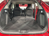 リア席を倒せば広々とした空間の出来上がり!床が低くフラットになり、天井までの高さがありますので積載が便利です。