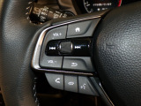 【ステアリングリモコン】ステアリングにオーディオ調節可能なスイッチが装備されていますので運転中でも視線をそらさずにオーディオの調節が可能です!