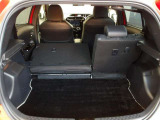 普段使いには十分な広さのラゲッジスペース!後席を倒せばより大きな荷物も載せられます!