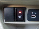 運転席にお座りの方のためにシートヒーターを装備☆