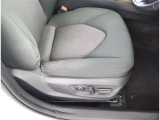 パワーシート搭載。微妙な調整が手軽にでき、お客様にピッタリのポジションで運転することが可能です。