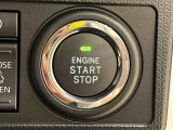 電子カードキーを携帯していれば、ボタンを押すだけでエンジンの始動がスマートに行えます。