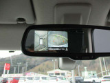 アラウンドビューモニターの映像はルームミラーにも映しだせます。