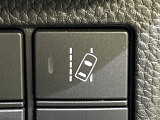 【車線維持支援システム】高速道路走行時、車線からはみ出しそうな時にステアリングを制御。より安心・安全な運転をサポートしてくれます!