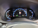 とっても見やすいメーターです。夜間時はラグジュアリーな気分にさせてくれる照明が魅力ですので、夜のドライブも楽しみになりますよ♪